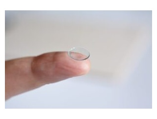 【悲報】落ちたコンタクト入れたら涙が止まらない