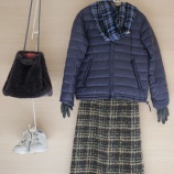 『チェック柄×チェック柄に挑戦！ギャローリアスカートで50代カジュアルコーデ』の画像