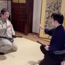 【海外の反応】居合の達人が早抜きで弟子を圧倒する動画が話題に　「家ではやるなよ」「動きの効率がヤバい」