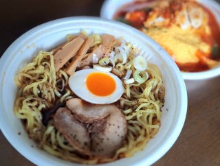 『ファミリーマート』で北陸の名店監修商品を集めたフェア『うまいぞ北陸！名店の逸品』開催！『麺家いろは監修富山ブラックらーめん』ほか食べてみた。11月11日～発売。