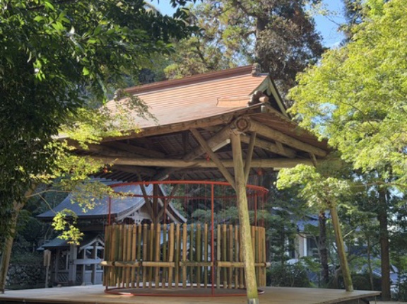 竹風鈴と親子狛犬が佇む神社「富松神社」（大村市三城町）