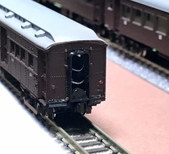 KATOの「オハニ30形」の車端部を再加工。