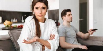 テレビ見ながら出てる芸能人の悪口を延々言ってる旦那がうざい。他人の容姿貶す前に鏡みろっつーの