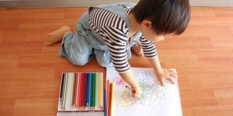 息子にお絵描きをせがまれるんだけど描いたものを鉛筆でぐちゃぐちゃに消されるのが悲しい。わざとなのか？