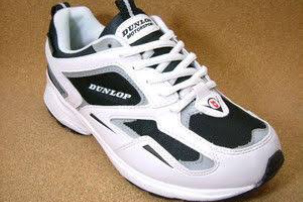 男子ファッション速報 スニーカー