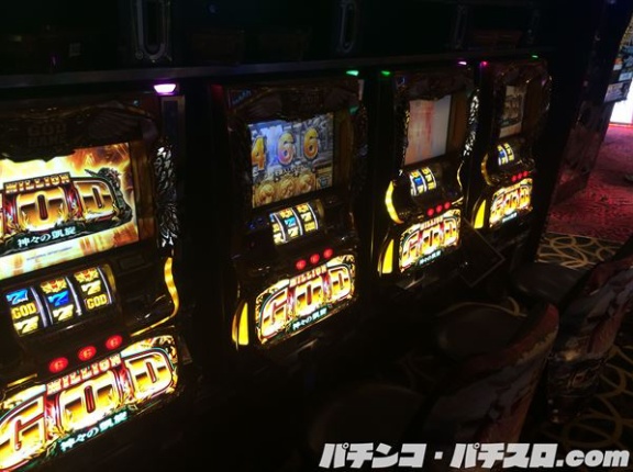 【待望】ユニバがGODシリーズの新作匂わせ画像「赤図柄0」を投稿。スマスロGODがついに出るってコト!?