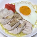鶏ハム乗せてボリュームのある冷やし中華