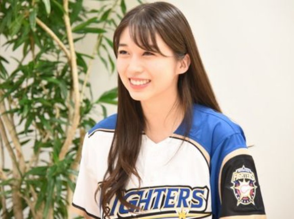 【画像】日ハム派アイドル、元モー娘。・牧野真莉愛さんがTVでヘソ丸出し！　→　ファンが拡大した結果、正体はもっとヤバい◯◯だったと判明ｗｗｗｗｗ