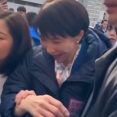 【動画】高市首相が腕を痛めたらしき瞬間がSNSで出回り話題に！これは・・・