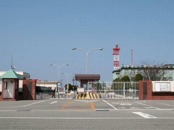 「仲の良い同期隊員と間違えて尻に触れた」と弁解、空自小松基地所属の20代隊員を減給処分！