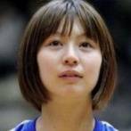 レズビアン公表の元バレー選手、パンツを下げたセクシーショットを公開しネット騒然