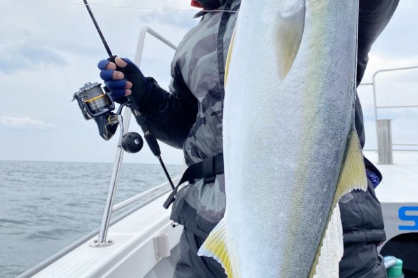 ジギング船 ミタチ丸の船長日記 真鯛 ブリ カンパチ メジロを狙います