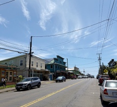 ハワイ島の北、ハヴィという小さな田舎町にやってきました。ここには美味しいレストランと人気のカフェがある大好きな町です。
