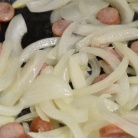 新玉ねぎとウインナーのおかか炒め丼