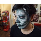 ハロウィン用、ハーフスカルのフェイスペイント