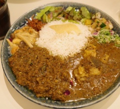 【大阪】「curry bar nidomi」で味わう、至福のスパイスカレー体験