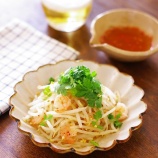 『包丁やまな板不要★チョーお手軽簡単調理！！電子レンジでレンチンして混ぜるだけ♪ビールなどのお酒のおつまみにぴったり☆「もやしとエビとパクチーのエスニック風の和え物」【レシ』の画像