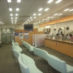 大家「家賃が自動引き落としになるから○○信金で口座つくってくれ」新社会人俺「ええぞ」信金「平日15時までです」