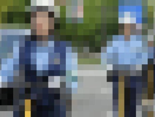 【日本の闇】警察官さん、死んだような目で電動キックボードに乗り始めるｗｗｗｗｗｗｗ