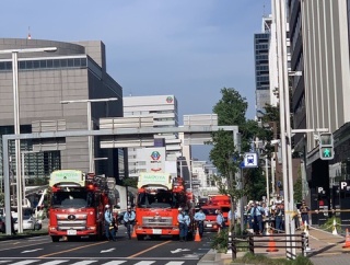 【現場の様子】#交通情報 錦通り 高層ビル「ザ・ランドマーク名古屋栄」でゴンドラ救助案件 消防車レスキュー多数出動 周辺道路を警察が一時通行止め封鎖7月14日 #愛知 #名古屋