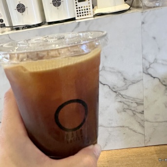 【Halo Koffee ハロコーヒー】　at MRT Sutthisan駅近く　～日本のミニマリズムの粋を極めるオシャレカフェ～