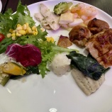 『🍖ホテルビュッフェで“元を取ろうとする女”の末路🍰』の画像