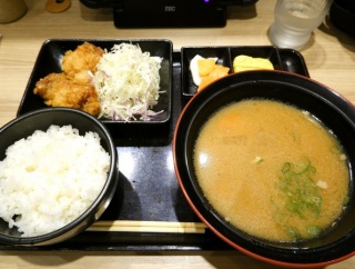 とりせん　小田急相模原店　〜　豚汁定食