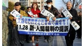 「友人の葬式にも参列できない。これが最低限度の生活なのか」 生活保護費減額は違憲と提訴