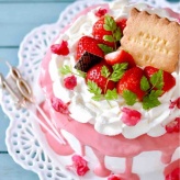 18歳の誕生日はガーリーピンクな【苺ドリップケーキ】