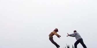 遠距離の彼の家に泊まった次の日の朝「ヤバい！今からお母さんくる！」慌てて私を豪雨の外に追い出した