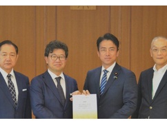 【速報】笹川平和財団「自衛隊に外国人を登用しろ」⇒ 小泉進次郎「はい」