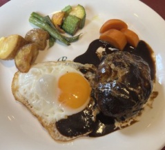 RESTAURANT Bees.Beeで洋食ランチ