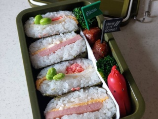 春は活発になるんかな。と、黒で失敗…マスタードカラーの波石つくりました。