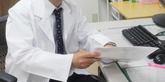 会社の健康診断で「要精密検査」と言われたが、平日が忙しくて放置している。体調が悪いから土日や祝日に詳しい検査をしてくれる病院はないかな？