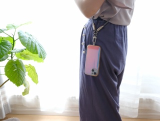3COINS＊これ知らないと損！充電もできるスマホショルダーが便利すぎた♪