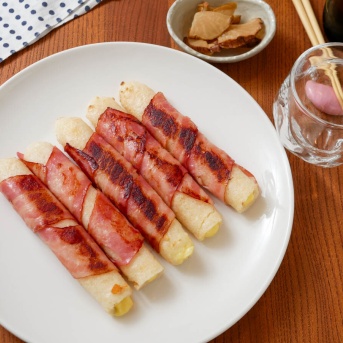 「ゆげたつらん」（遠浅よるべ）のきりたんぽのベーコンチーズ焼き