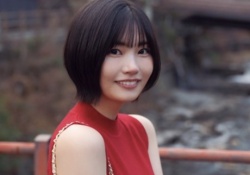 【画像】中西アルノが胸元開いて『前屈み』...スローで再生した結果・・・