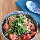 さっぱりヘルシー！「トマトときゅうりの塩昆布ツナ丼」