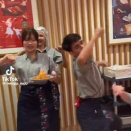 【動画】タイの回転寿司屋さん、おっぱいを揺らしまくりながら踊ってしまうwww