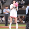 あのちゃん人生初の始球式　エスコンに衝撃！？ライアンばり美フォーム！　ノーバン投球ならず「0点です」