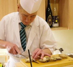 【千歳】北の大地の恵みを五感で楽しむ！大将の温かな語りと手仕事にほっこり癒やされる「すし心 福籠」