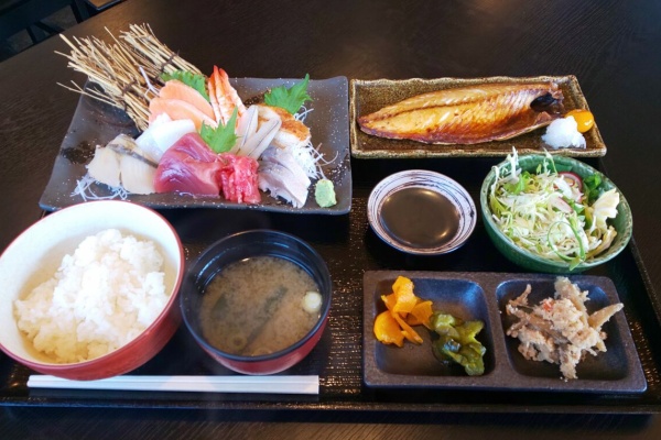 大食いグルメなランチ 刺身