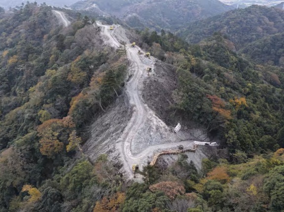 メガソーラー業者が無許可で大規模森林伐採、「前例のない規模」