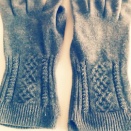 被服費節約 毛玉とほつれを手入れしてまだまだ使う。