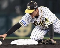 決定的なエラーをやらかした小幡竜平さん、阪神ベンチからお仕置きを喰らっていた
