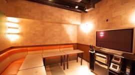 【奈良】「うるさい」カラオケに来ていた山口組組員、隣室で騒いでいた女子高生に立腹、髪を掴み顔面を殴る