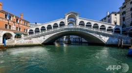 【新型肺炎】観光客減少、ベネチアの運河がきれいに透き通る