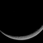 『投稿：5cmx800mm遊星號による月齢2.4の低空月　2026/03/25』の画像