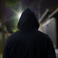 【悲報】若者達、声をかけた男性に『恐ろしい事』をしてしまう・・・・