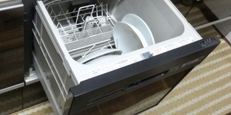 【結婚生活に疲れた】俺が食器を洗って水切りに置く。→翌朝、嫁がそれを食洗機に入れる…